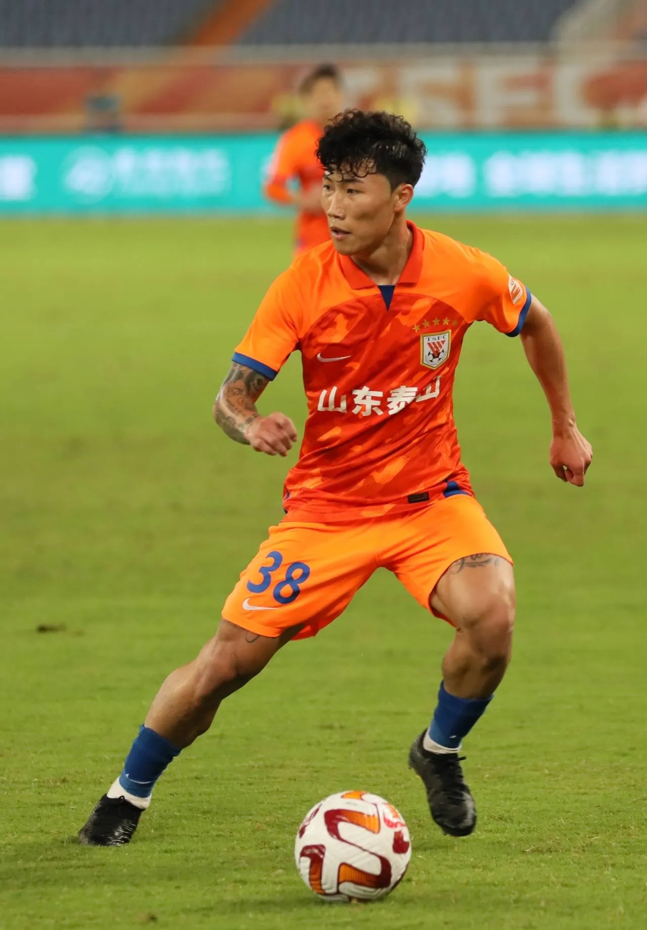 赛后法甲传出新动向，山东泰山回应争议，管理层表态——赛场秩序良好，资深球员宣示担当